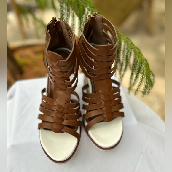 Size 7 , gladiator style,brown,Espiral Sandal - Picture 5 of 10